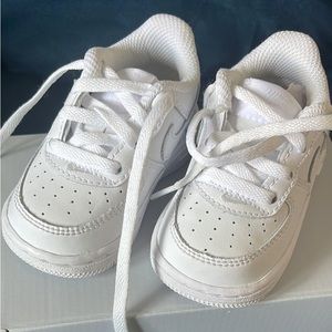 Baby Air Force 1 sneaker